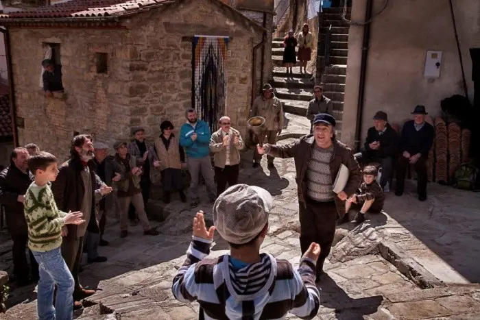 cineturismo, location, cinema, turismo, film tourism, movie tour, pietrapertosa, castelmezzano, volo dell'angelo, grotte di pertosa auletta, fabio volo, silvio orlando, un paese quasi perfetto, Massimo Gaudioso