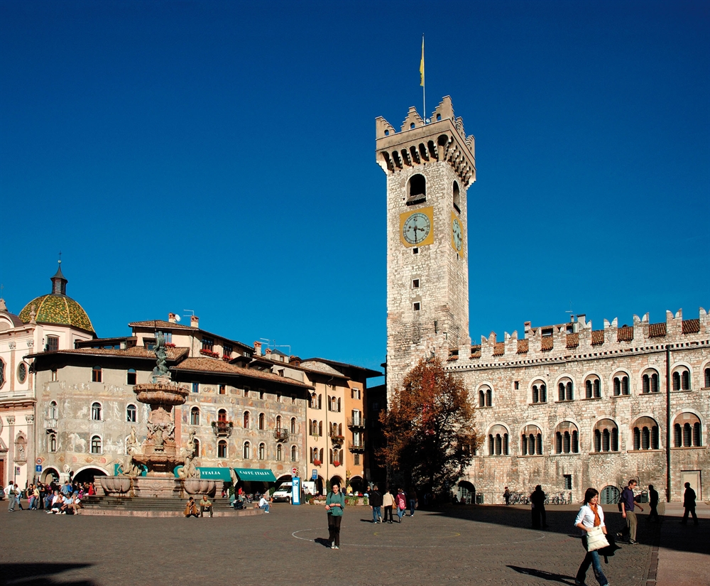 Piazza del Duomo,Trento,porta veronese,trento,trentino,location,cineturismo,piazza grande,piazza comune