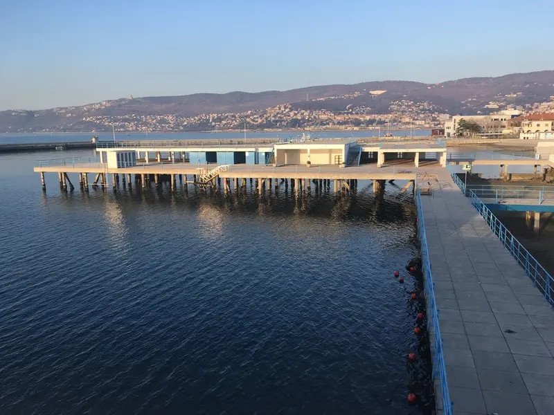 <p>struttura balneare, terrazza</p>