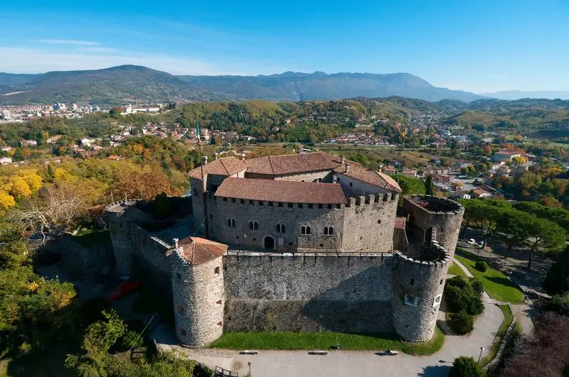 castello, vista panoramica, bastioni, bombardato