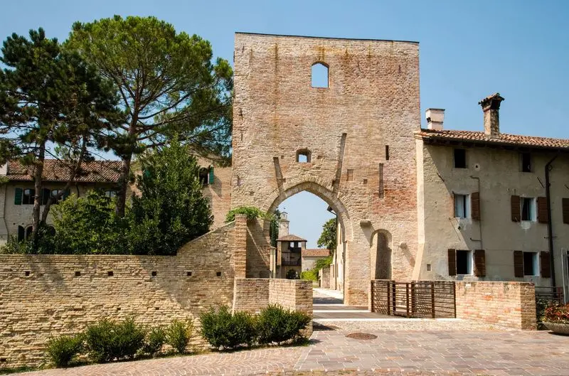 borgo più bello d'italia, monumenti medievali, monumenti rinascimentali, castello