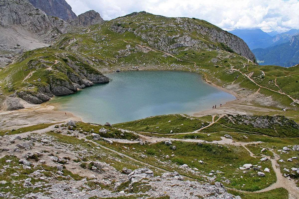 lago del Coldai, alleghe, Monte Civetta, Monte Coldai, Dolomiti, Rifugio Sonino al Coldai, location, cineturismo, veneto