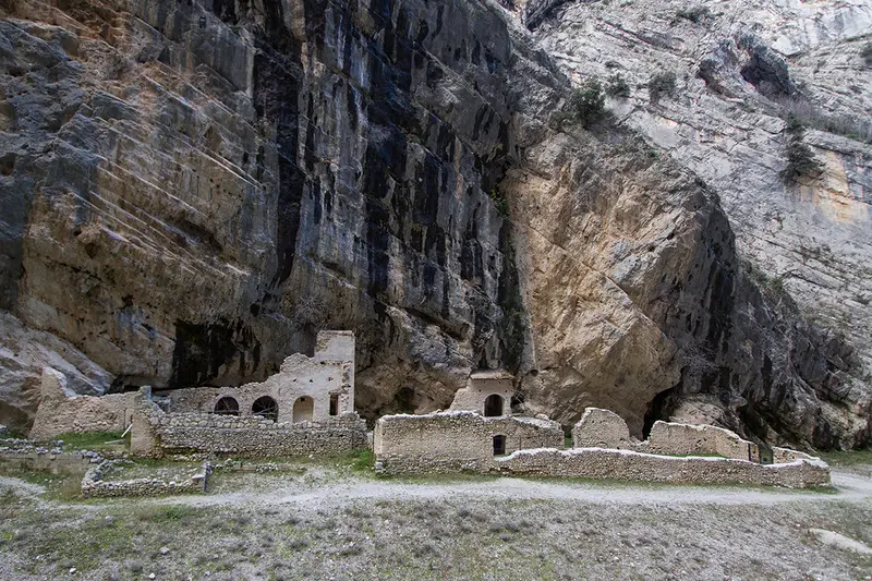 Gole di Fara e Monastero di San Martino in Valle