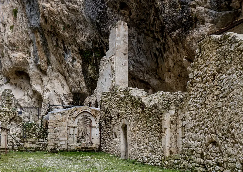 Gole di Fara e Monastero di San Martino in Valle