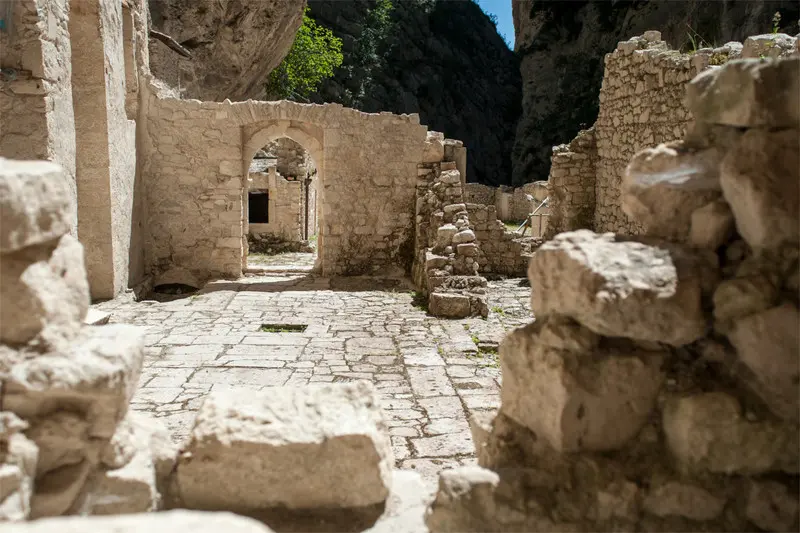 Gole di Fara e Monastero di San Martino in Valle