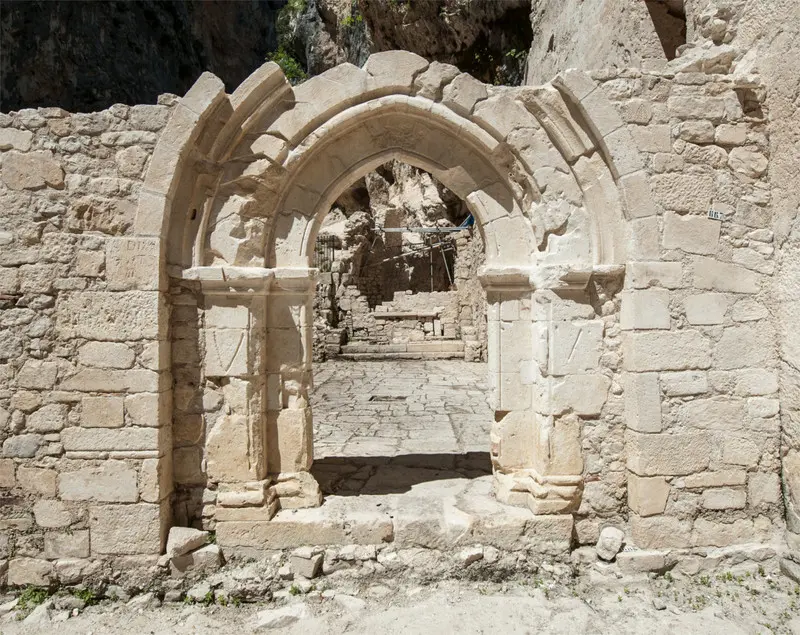 Gole di Fara e Monastero di San Martino in Valle